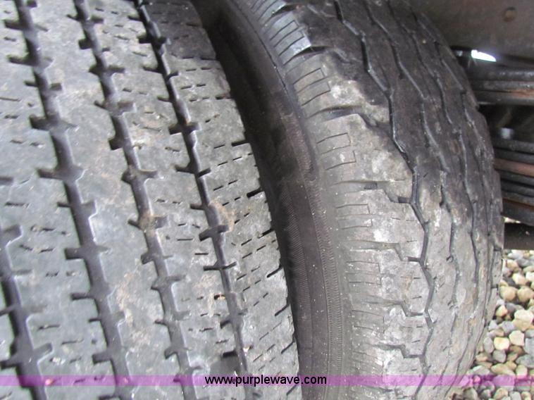 image for item B7219 2002 Chevrolet Silverado K3500 pickup truck