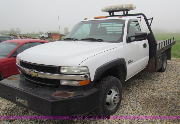 image for item B7220 2002 Chevrolet Silverado K3500 pickup truck