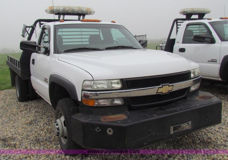 image for item B7220 2002 Chevrolet Silverado K3500 pickup truck