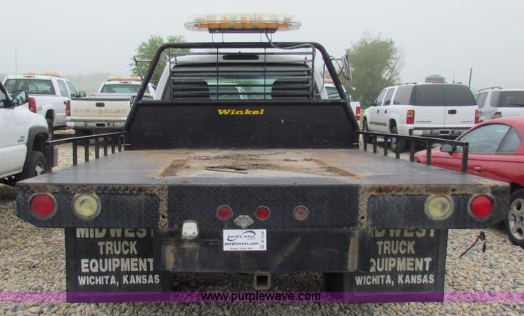 image for item B7220 2002 Chevrolet Silverado K3500 pickup truck