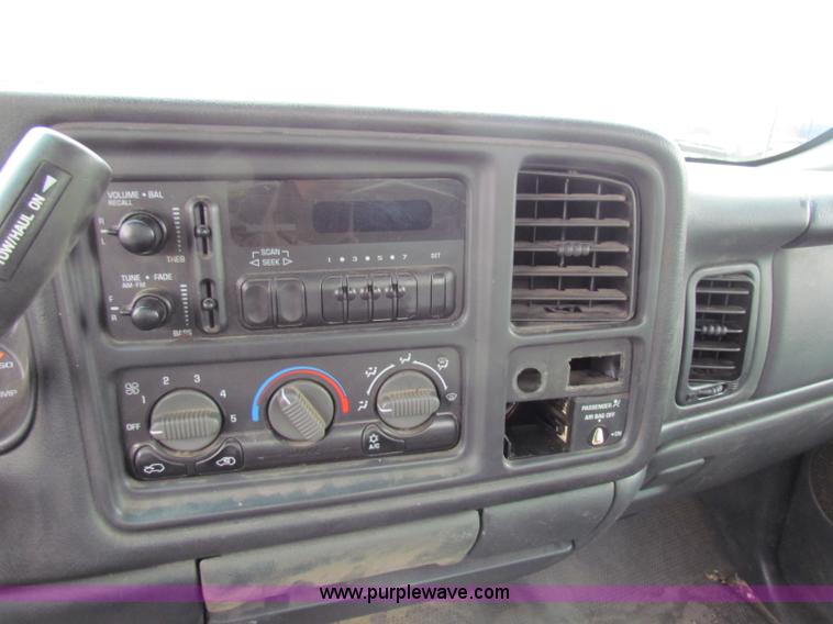 image for item B7220 2002 Chevrolet Silverado K3500 pickup truck