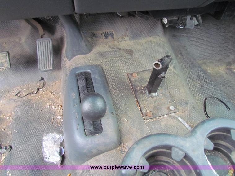 image for item B7220 2002 Chevrolet Silverado K3500 pickup truck