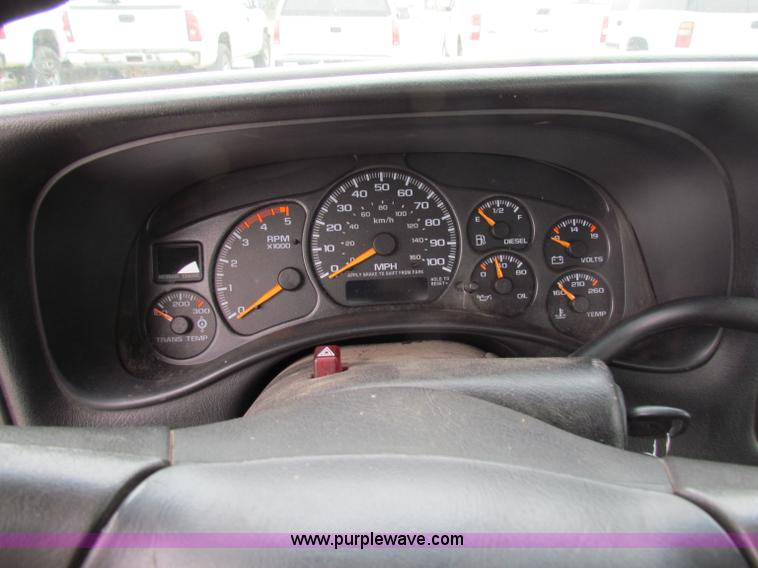 image for item B7220 2002 Chevrolet Silverado K3500 pickup truck