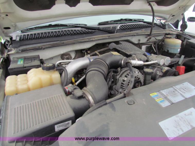 image for item B7220 2002 Chevrolet Silverado K3500 pickup truck