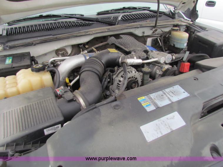 image for item B7220 2002 Chevrolet Silverado K3500 pickup truck