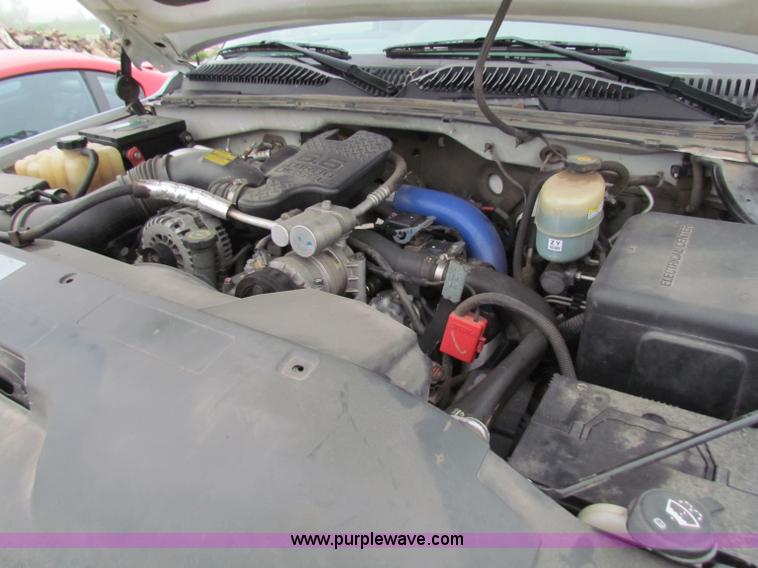 image for item B7220 2002 Chevrolet Silverado K3500 pickup truck