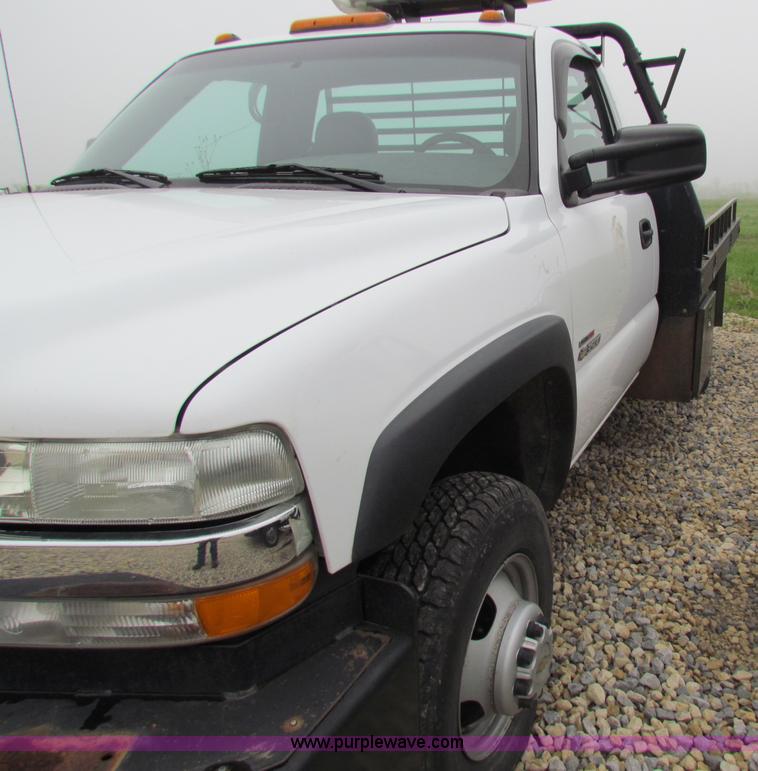 image for item B7220 2002 Chevrolet Silverado K3500 pickup truck