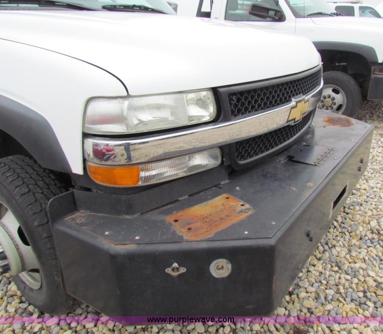image for item B7220 2002 Chevrolet Silverado K3500 pickup truck