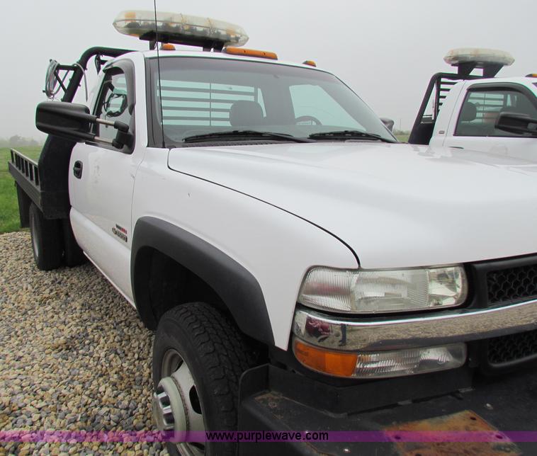 image for item B7220 2002 Chevrolet Silverado K3500 pickup truck