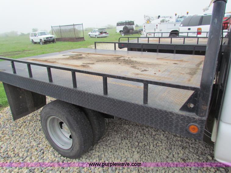 image for item B7220 2002 Chevrolet Silverado K3500 pickup truck