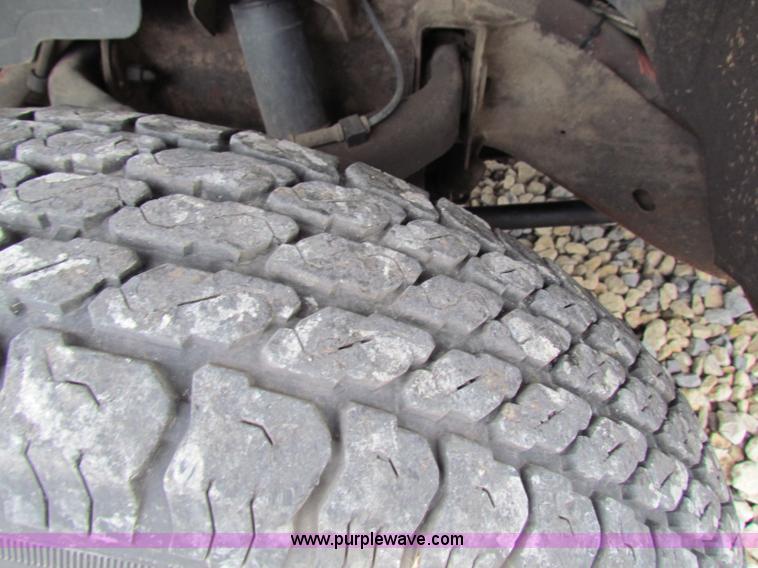 image for item B7220 2002 Chevrolet Silverado K3500 pickup truck