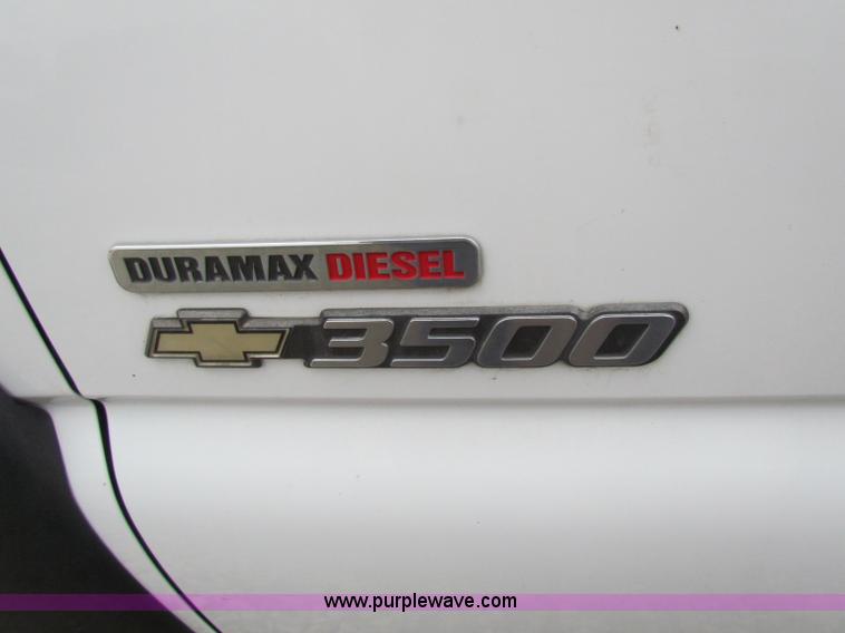 image for item B7220 2002 Chevrolet Silverado K3500 pickup truck