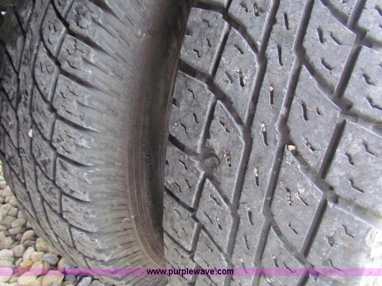 image for item B7220 2002 Chevrolet Silverado K3500 pickup truck