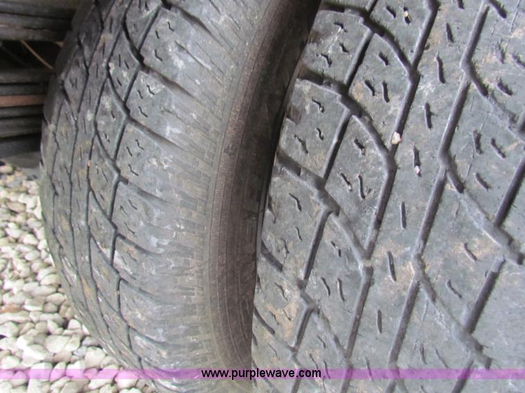 image for item B7220 2002 Chevrolet Silverado K3500 pickup truck