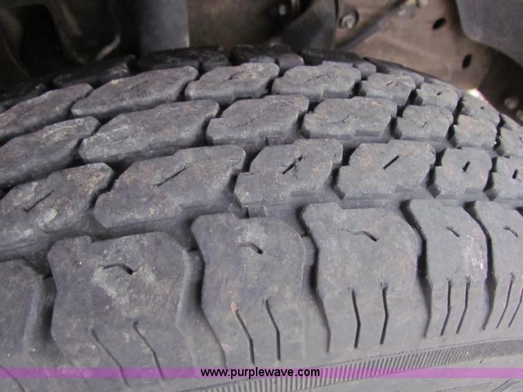 image for item B7220 2002 Chevrolet Silverado K3500 pickup truck