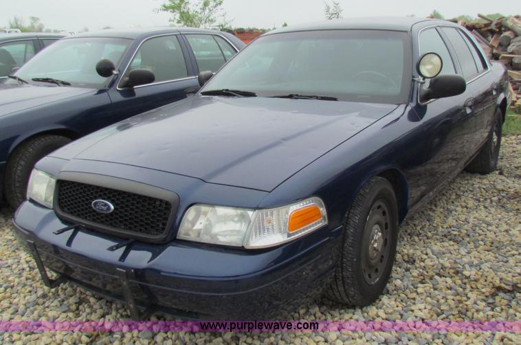 image for item B7222 2004 Ford Crown Victoria Police Interceptor