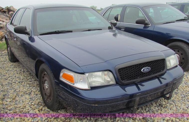 image for item B7222 2004 Ford Crown Victoria Police Interceptor
