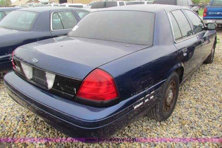 image for item B7222 2004 Ford Crown Victoria Police Interceptor