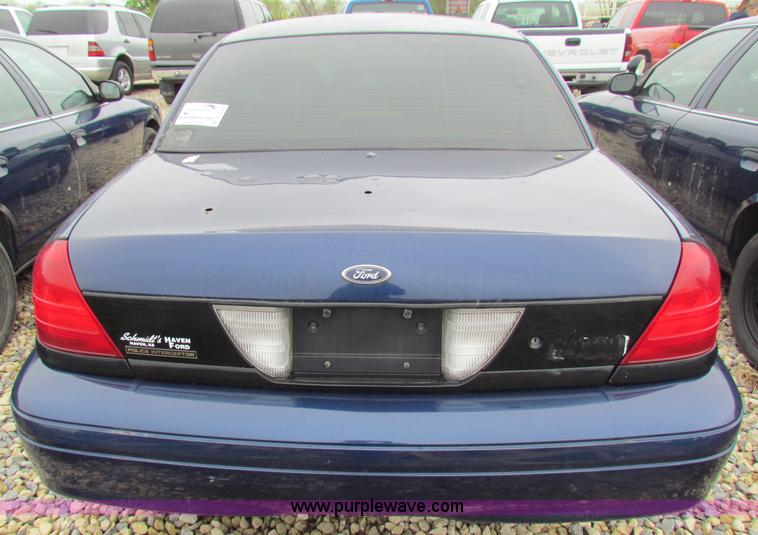 image for item B7222 2004 Ford Crown Victoria Police Interceptor
