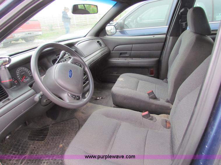 image for item B7222 2004 Ford Crown Victoria Police Interceptor