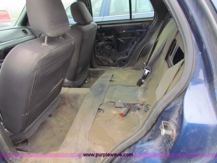 image for item B7222 2004 Ford Crown Victoria Police Interceptor