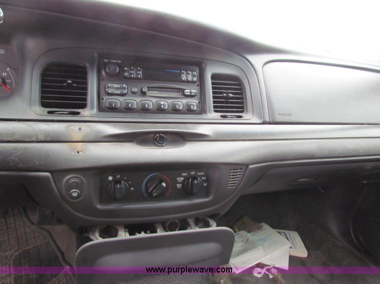 image for item B7222 2004 Ford Crown Victoria Police Interceptor