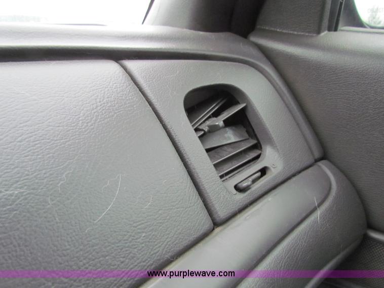 image for item B7222 2004 Ford Crown Victoria Police Interceptor