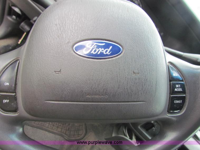 image for item B7222 2004 Ford Crown Victoria Police Interceptor