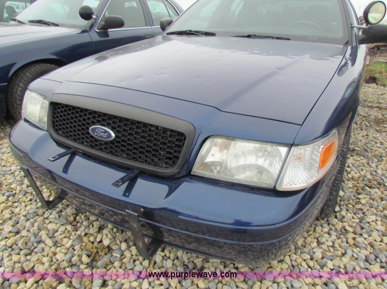 image for item B7222 2004 Ford Crown Victoria Police Interceptor