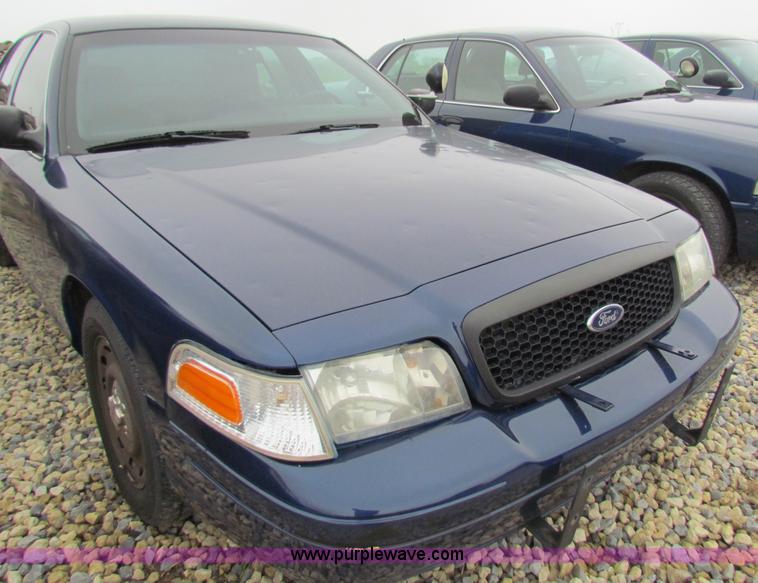 image for item B7222 2004 Ford Crown Victoria Police Interceptor