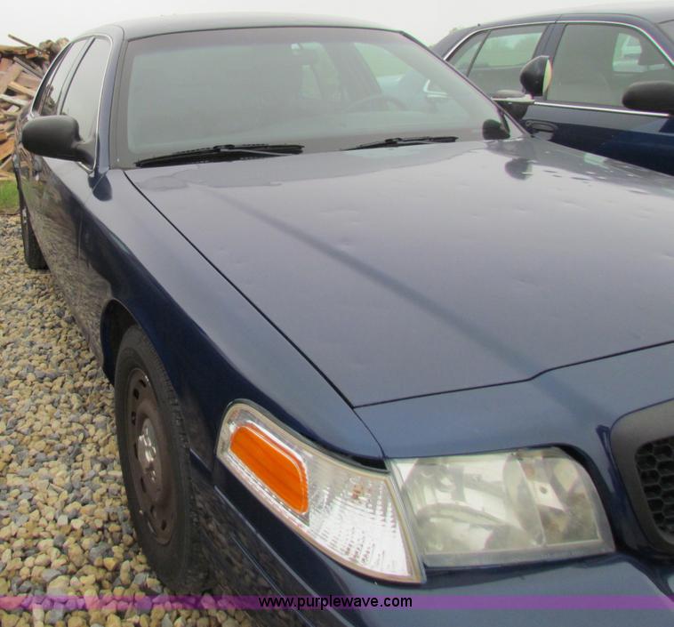image for item B7222 2004 Ford Crown Victoria Police Interceptor