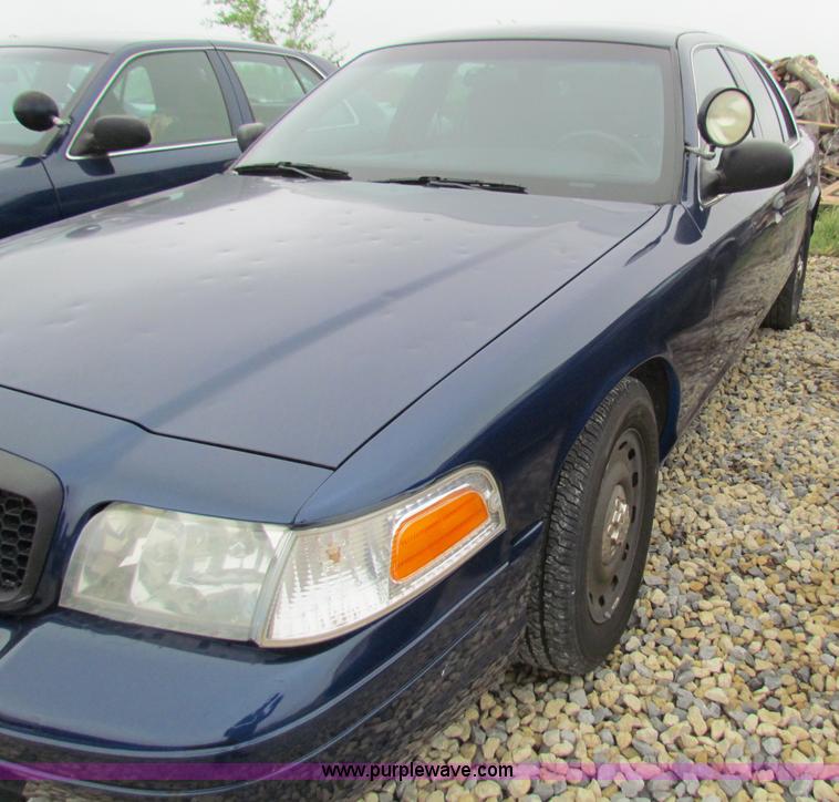 image for item B7222 2004 Ford Crown Victoria Police Interceptor