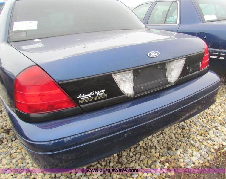 image for item B7222 2004 Ford Crown Victoria Police Interceptor