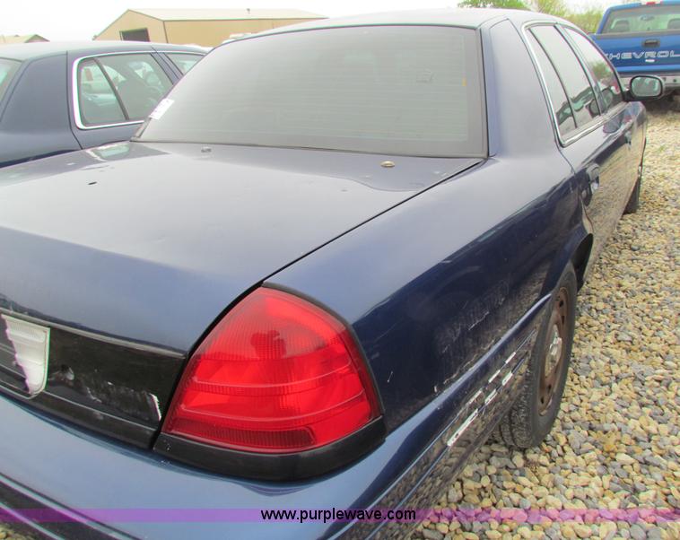 image for item B7222 2004 Ford Crown Victoria Police Interceptor