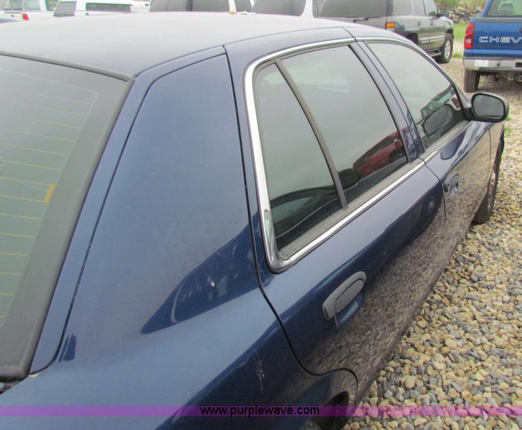 image for item B7222 2004 Ford Crown Victoria Police Interceptor
