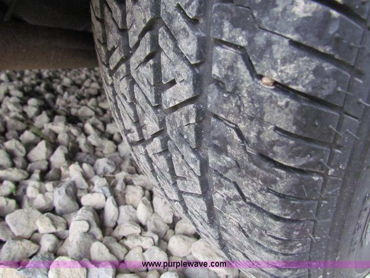 image for item B7222 2004 Ford Crown Victoria Police Interceptor