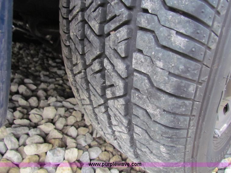 image for item B7222 2004 Ford Crown Victoria Police Interceptor