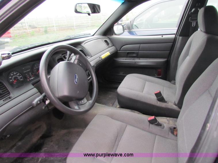 image for item B7223 2006 Ford Crown Victoria Police Interceptor