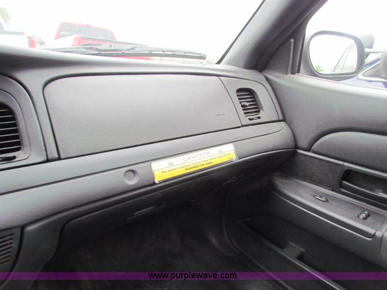 image for item B7223 2006 Ford Crown Victoria Police Interceptor