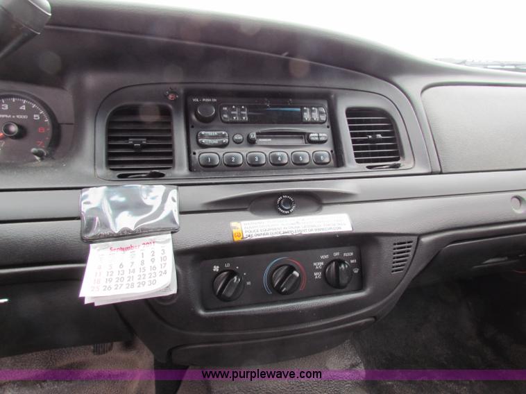 image for item B7223 2006 Ford Crown Victoria Police Interceptor