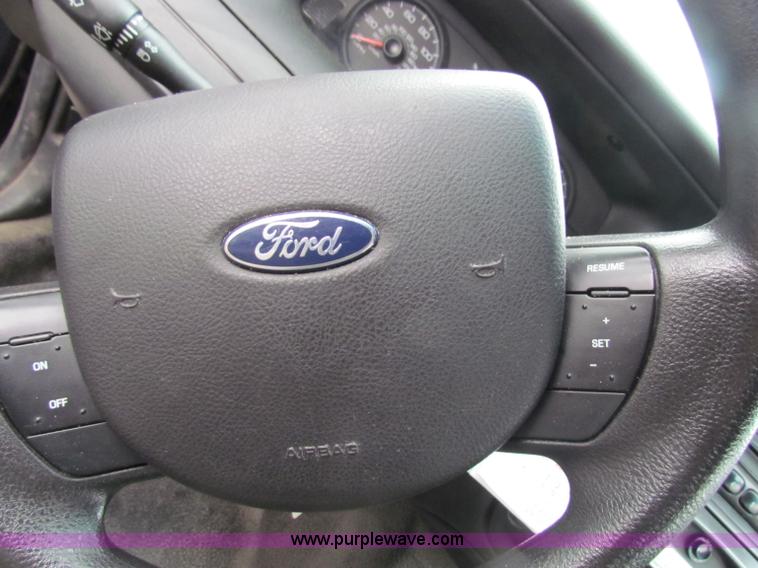 image for item B7223 2006 Ford Crown Victoria Police Interceptor