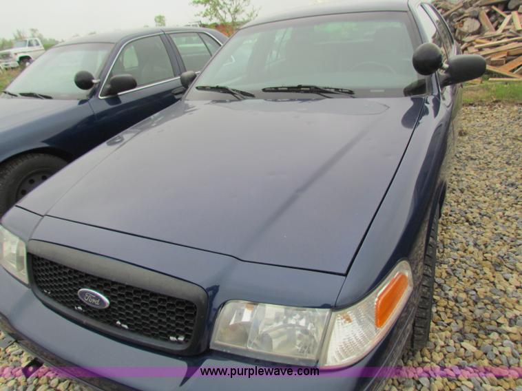 image for item B7223 2006 Ford Crown Victoria Police Interceptor