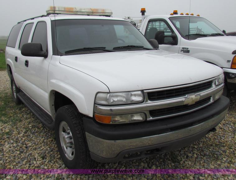 image for item B7228 2003 Chevrolet Suburban K2500 SUV