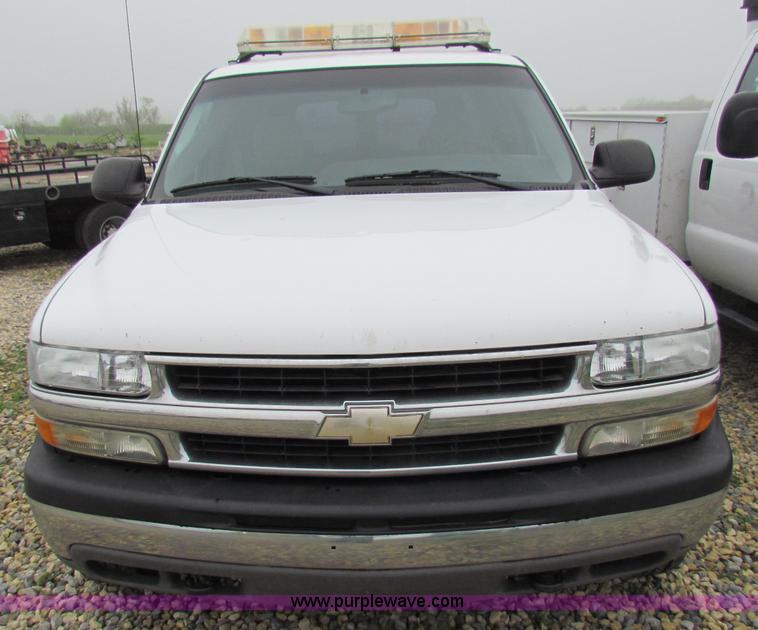 image for item B7228 2003 Chevrolet Suburban K2500 SUV