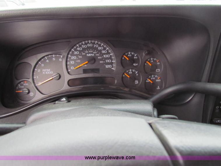 image for item B7228 2003 Chevrolet Suburban K2500 SUV