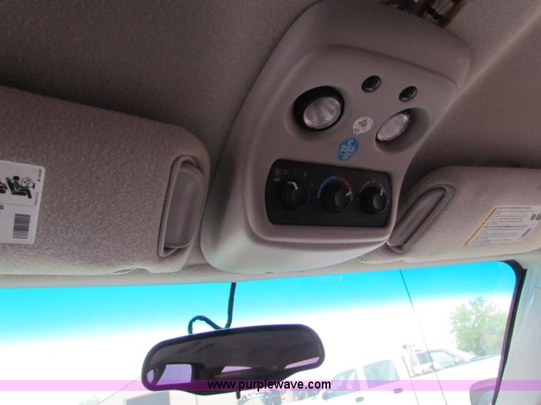 image for item B7228 2003 Chevrolet Suburban K2500 SUV