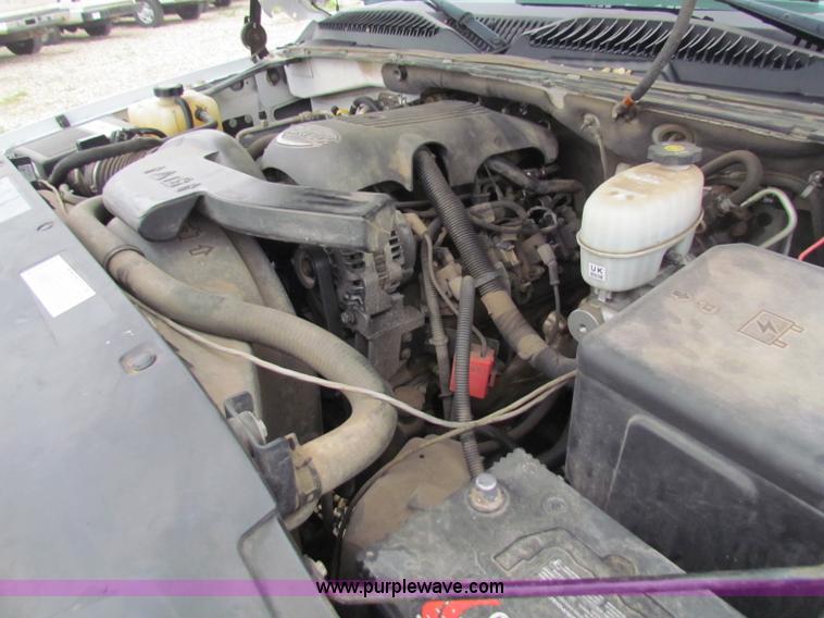 image for item B7228 2003 Chevrolet Suburban K2500 SUV