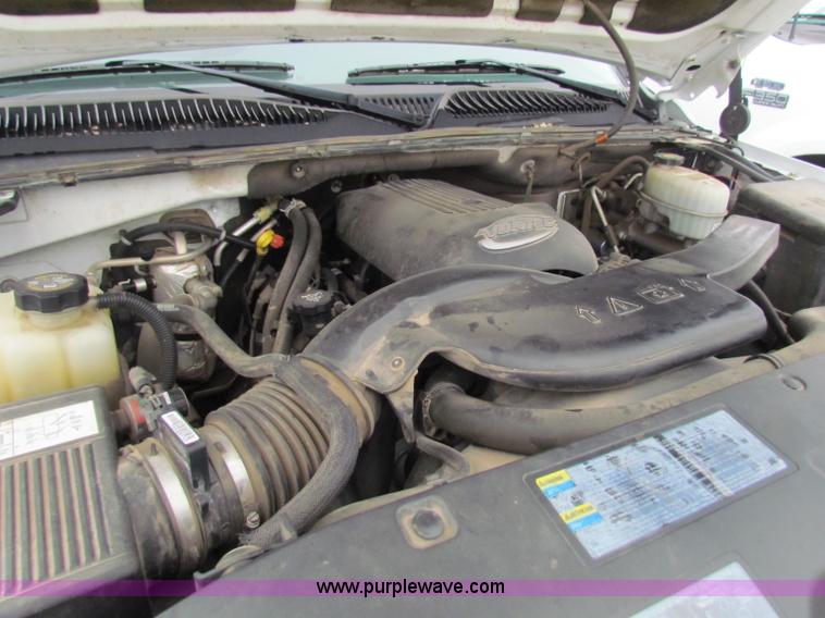 image for item B7228 2003 Chevrolet Suburban K2500 SUV