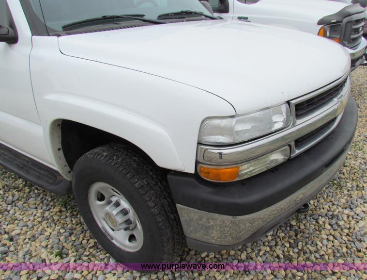 image for item B7228 2003 Chevrolet Suburban K2500 SUV