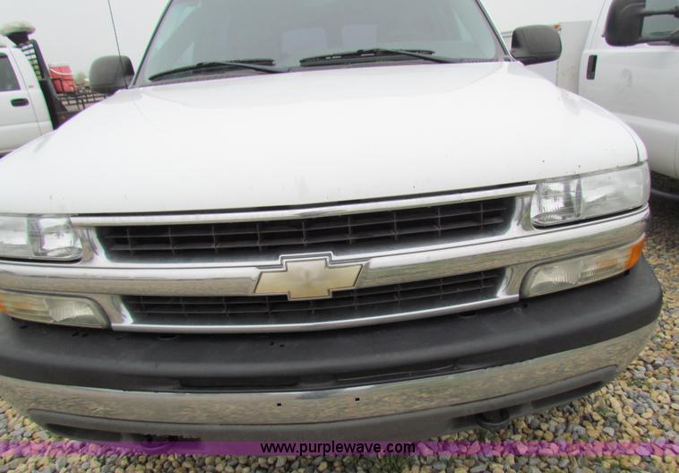 image for item B7228 2003 Chevrolet Suburban K2500 SUV
